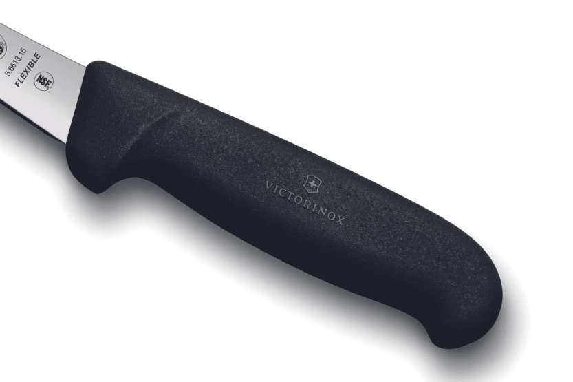 Cuchillo deshuesador Victorinox 5.6613.15 hoja flexible 15cm mango fibrox negro