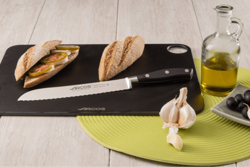 Arcos Riviera Coltello da pane forgiato con lama seghettata da 20 cm