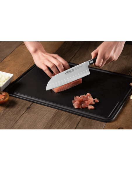 faca santoku forjada Arcos Riviera com lâmina com convinhas18 cm