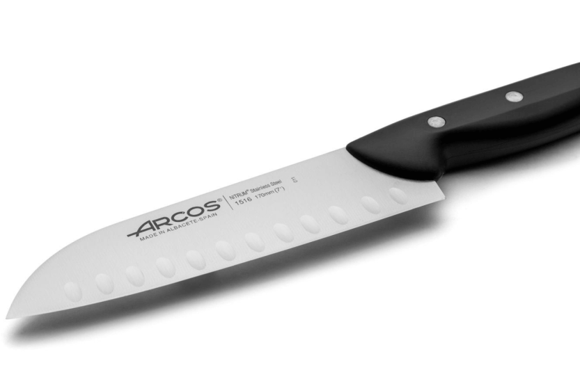Arcos Maitre santoku-kniv 17 cm med granton-eggblad