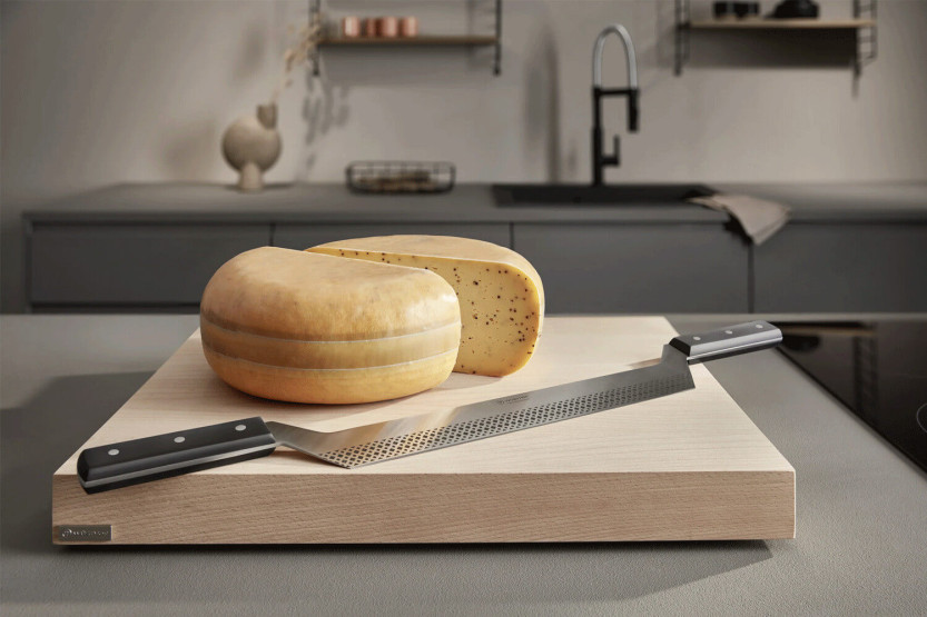 coltello da formaggio Wüsthof Gourmet a 2 mani con lama da 32 cm
