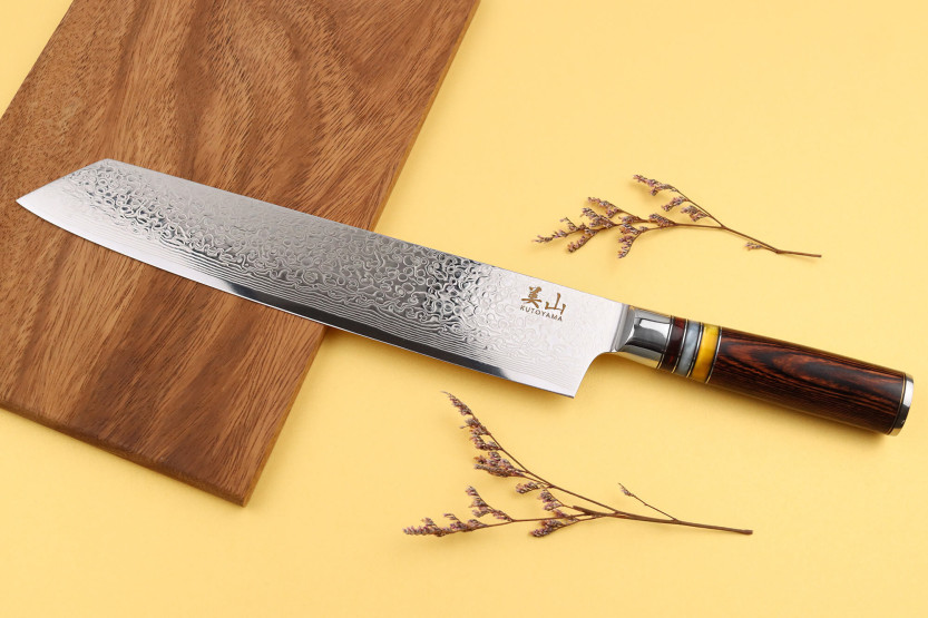 Kutoyama 24 cm Kiritsuke-kniv med pakkahandtag och akrylringar