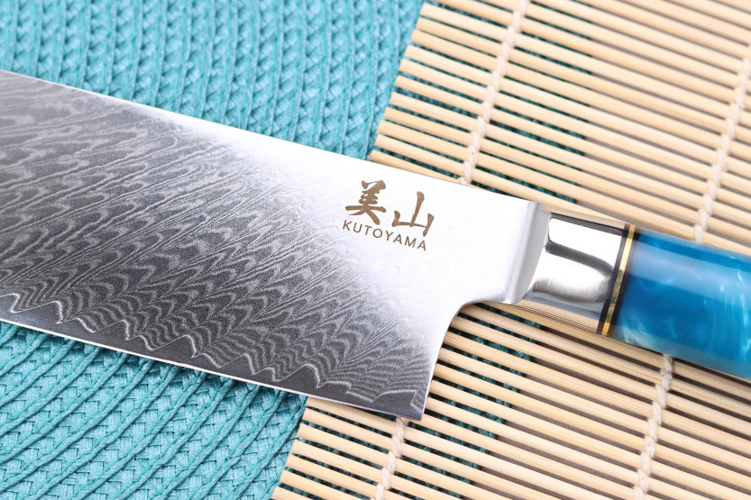 cuchillo nakiri de 17cm Kutoyama damasco con mango de resina azul