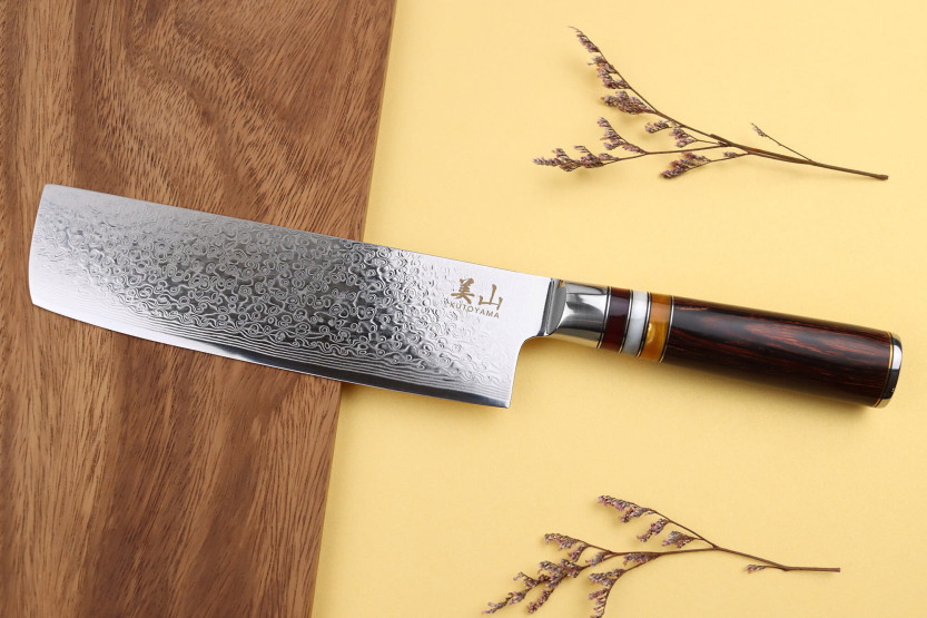 coltello nakiri Kutoyama in damasco da 17 cm con manico in pakka e anelli in acrilico