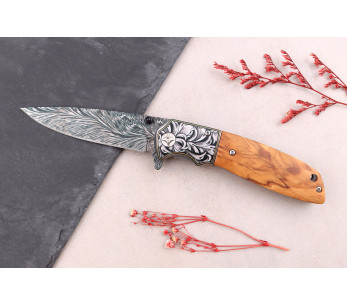 Coltello pieghevole Kutoyama 9,5 cm effetto piuma manico in legno d'oliva 2