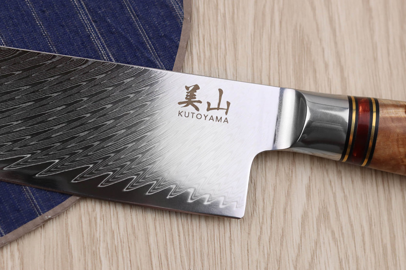 17cm Kutoyama damascus santoku veitsi, jossa on hunajakennomainen kahva
