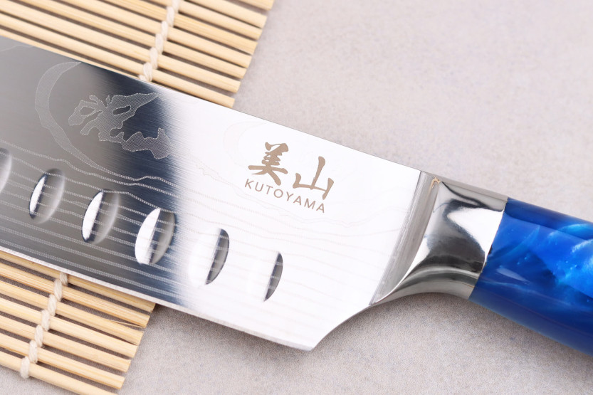santokumesser mit Kullenschliff 17cm Kutoyama Blue Wave