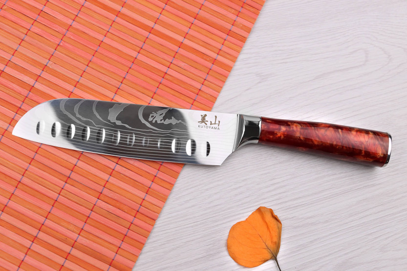 santokumesser mit Kullenschliff 17cm Kutoyama Red Flame