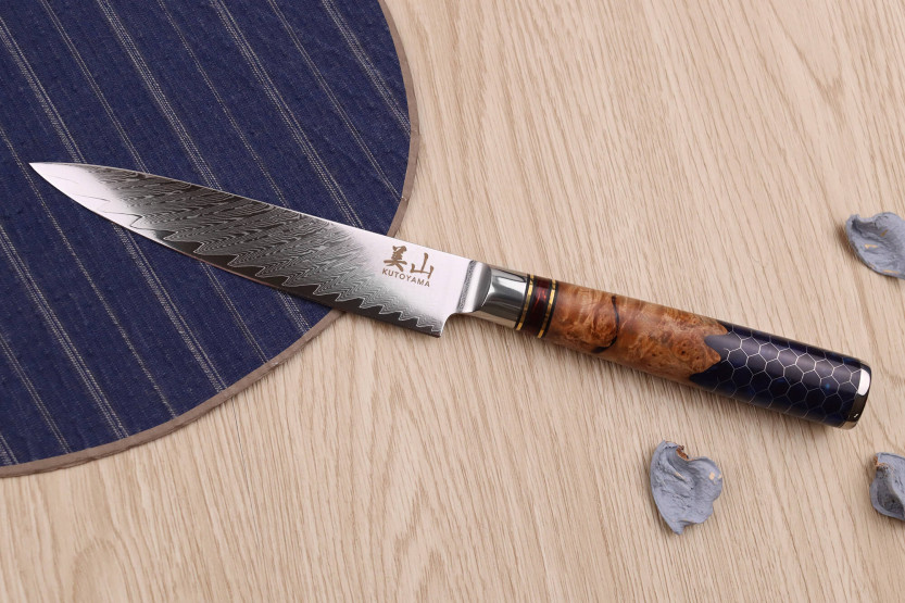 coltello universale Kutoyama Damascus da 13 cm con manico a nido d'ape