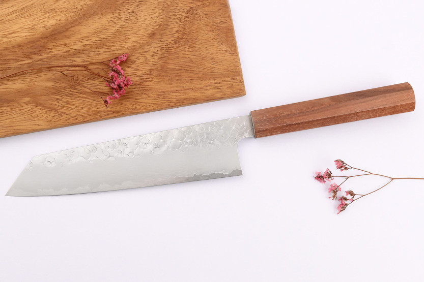 Faca japonesa kiritsuke Hado Shiosai SG2 21cm feita à mão