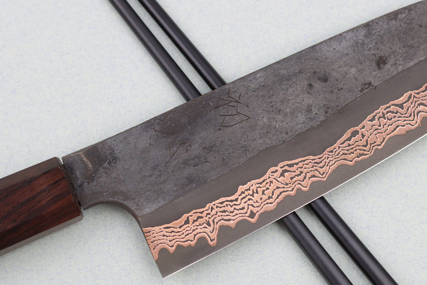 18cm Hatsukokoro Yorokobi Kurouchi Damascus santoku mes, Japans handgemaakt