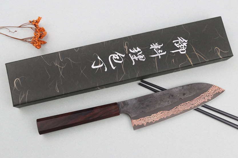 18cm Hatsukokoro Yorokobi Kurouchi Damascus santoku veitsi, japanilainen käsintehty