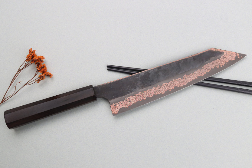 Hatsukokoro Yorokobi Kurouchi Damascus kiritsuke veitsi 24cm japanilainen käsintehty veitsi