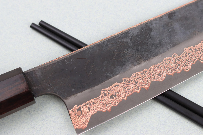 Hatsukokoro Yorokobi Kurouchi Damaskus kiritsuke kniv 24cm japansk håndlaget