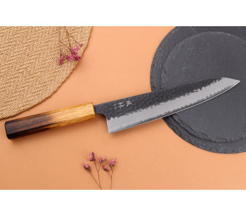 Faca de chef tradicional japonesa de 21 cm em carvalho queimado Yuzo Black AS 2