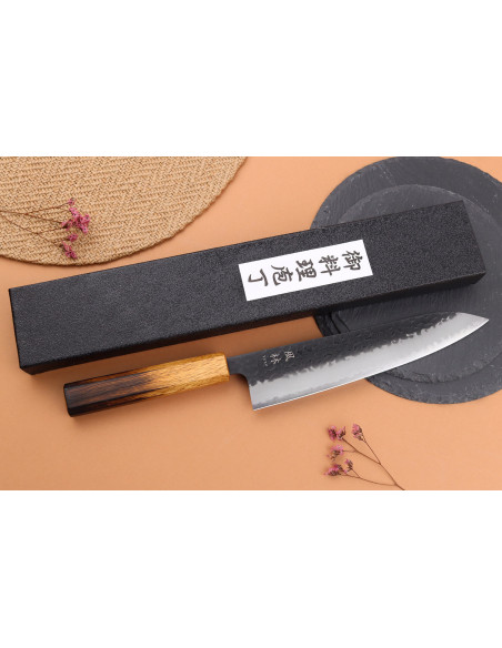 21cm japanilainen kokkiveitsi Yuzo Black AS poltettu tammi 21cm japanilainen kokkiveitsi Yuzo Black AS poltettu tammi