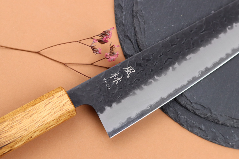 21cm japanilainen kokkiveitsi Yuzo Black AS poltettu tammi 21cm japanilainen kokkiveitsi Yuzo Black AS poltettu tammi