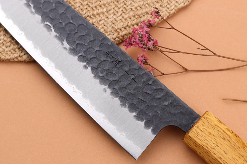 21cm japanilainen kokkiveitsi Yuzo Black AS poltettu tammi 21cm japanilainen kokkiveitsi Yuzo Black AS poltettu tammi