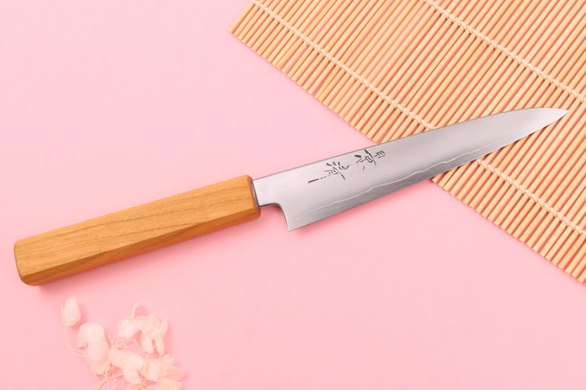 Faca utilitária tradicional japonesa Kagekiyo Ginsan Sakura 15cm