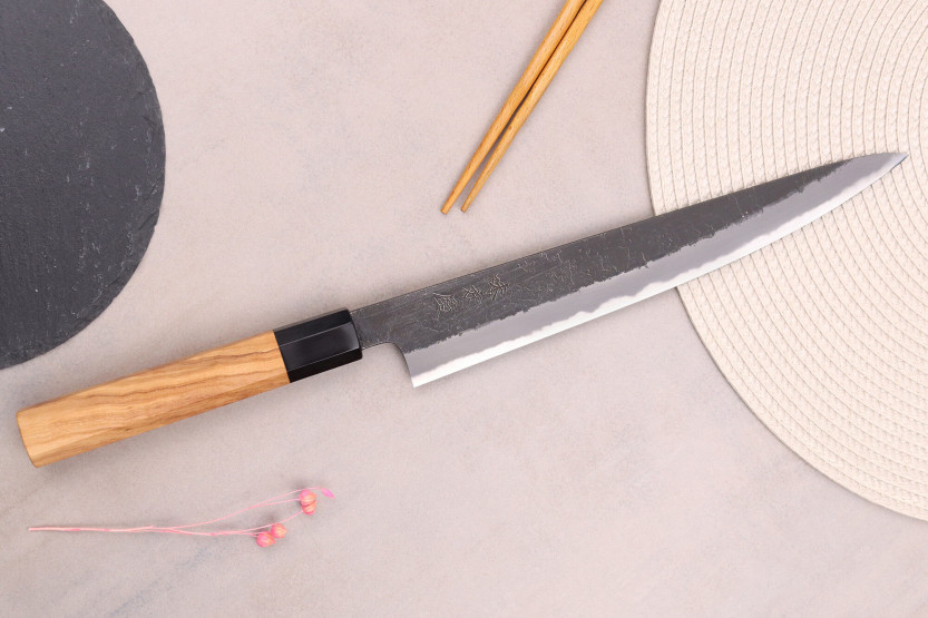 Hinoura Mutsumi Ajikataya Black Nashiji 24 cm japansk håndlavet sujihiki-kniv
