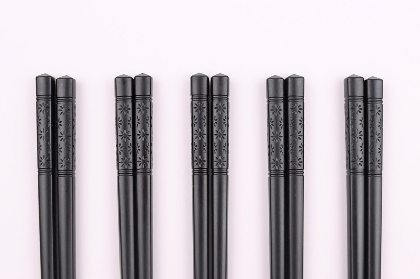 Juego de 5 pares de palillos negros de fibra de vidrio Kutoyama de 24 cm