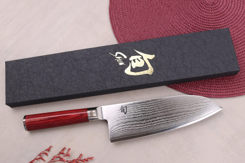 Kai Shun Classic santoku-kniv Rød begrenset serie 19 cm blad