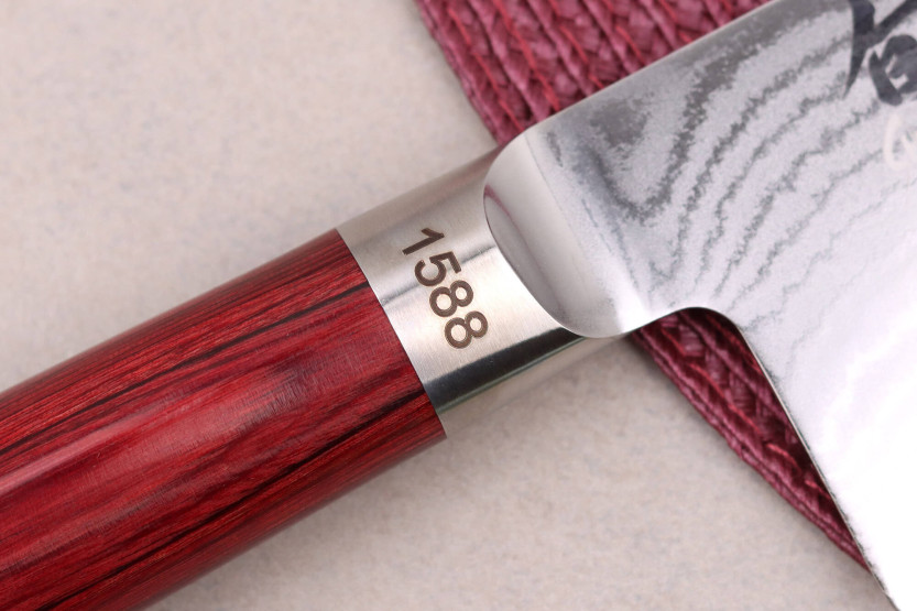 Kai Shun Classic santoku-kniv Rød begrenset serie 19 cm blad