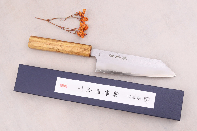 Sakai Kikumori TS10 16,5cm Japanese bunka knife in oak