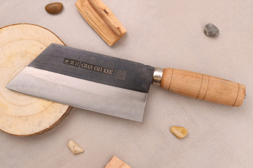 Faca ko-bunka CCK Kurouchi 15cm em aço carbono com cabo de madeira