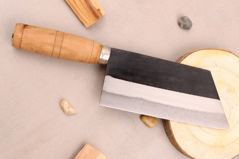 Faca ko-bunka CCK Kurouchi 15cm em aço carbono com cabo de madeira