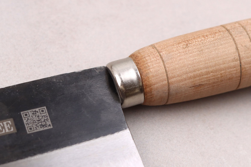 Faca ko-bunka CCK Kurouchi 15cm em aço carbono com cabo de madeira