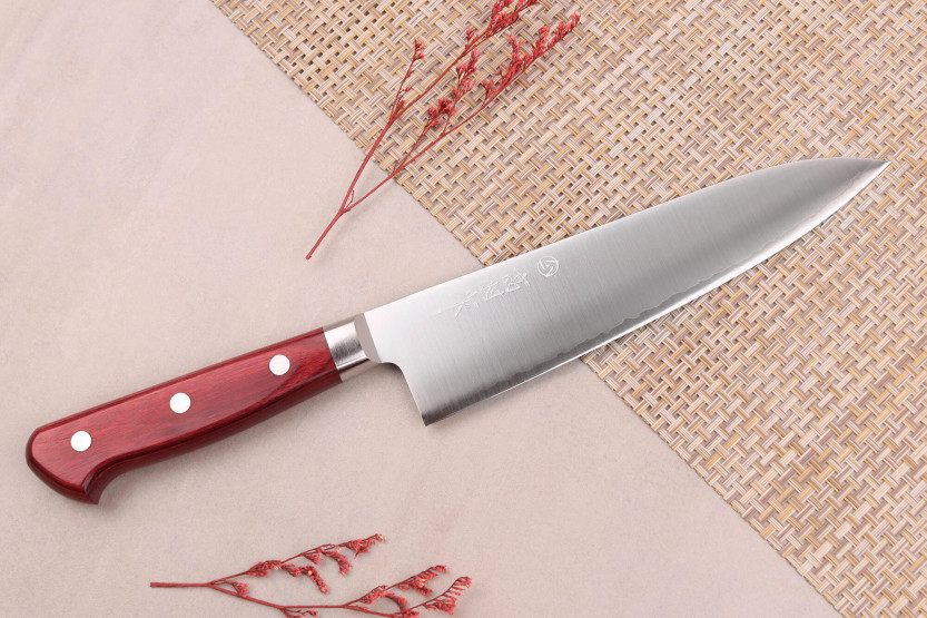 Faca de chef japonesa tradicional Takamura SGR 18cm em aço SPG2