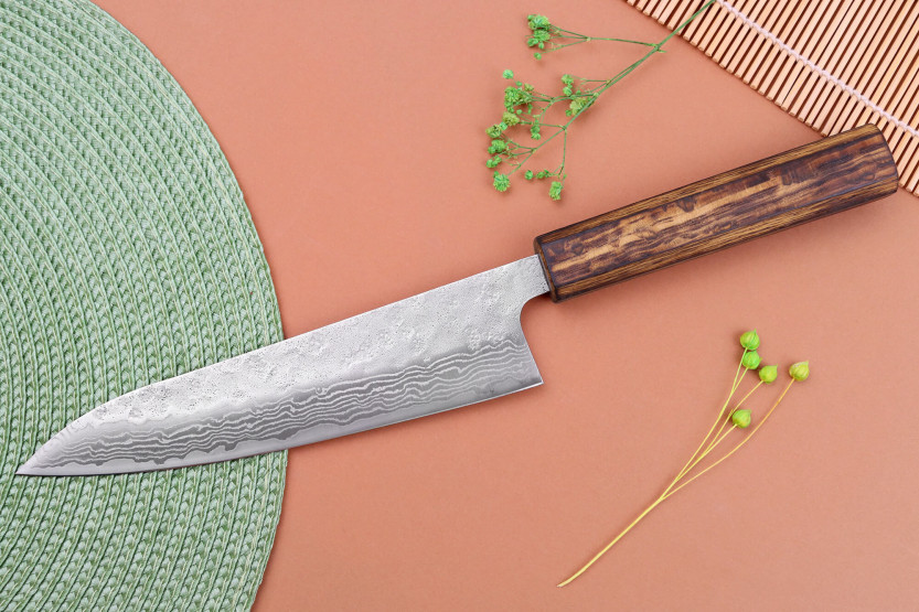 18cm Yuzo Damaskus Tsuchime 440C handgjord japansk kockkniv