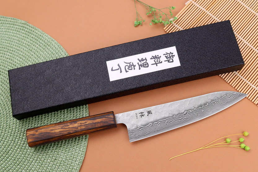 Coltello da chef tradizionale giapponese Yuzo Damascus Tsuchime 440C da 18 cm