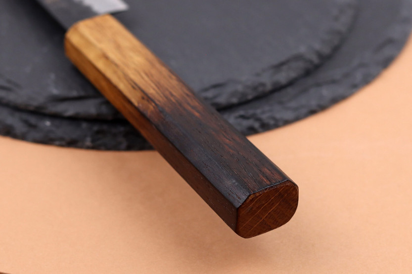 Faca utilitária japonesa Yuzo Black AS de carvalho queimado com 13,5 cm