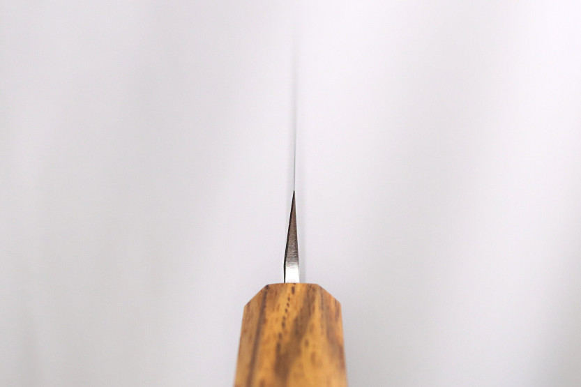 Tsunehisa AUS-8 21 cm japansk yanagibakniv med egetræshåndtag