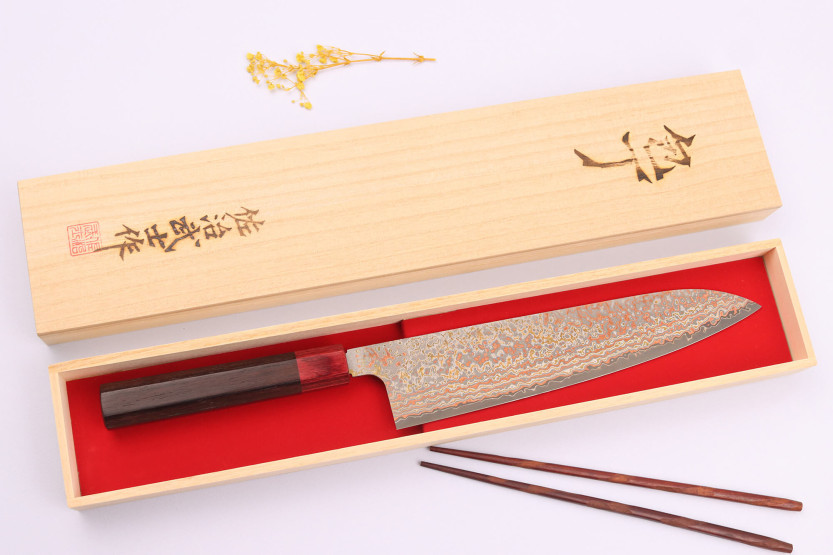 Cuchillo de cocinero tradicional japonés Takeshi Saji VG10 Rainbow Nashiji 24cm