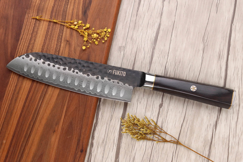 Faca santoku Fukito Ebony Damascus VG10 de 17 cm