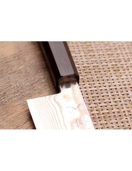 18 cm Hatsukokoro Ginsou Damascus santoku-kniv med ibenholtskaft, japansk håndverk