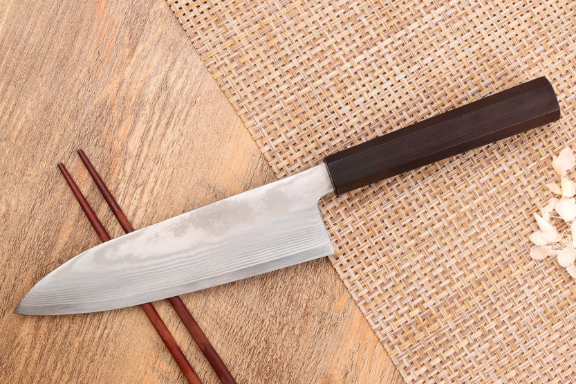 Santokumesser 18cm japanisch handwerklich Hatsukokoro Ginsou Damaskus Griff aus Ebenholz