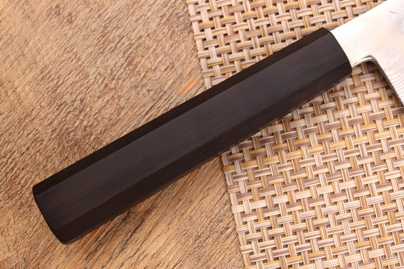 Faca Hatsukokoro Ginsou Damascus santoku 18cm cabo em ébano artesanato japonês