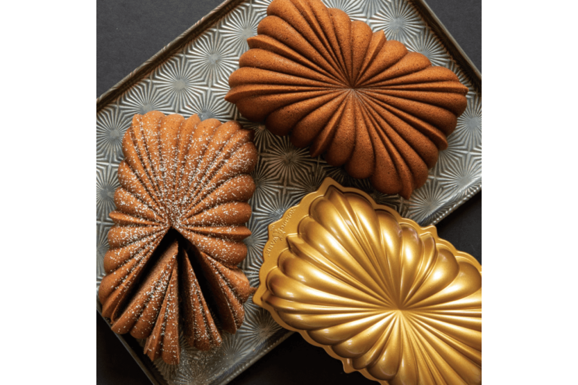 Tortiera Nordic Ware in alluminio fuso plissettato oro
