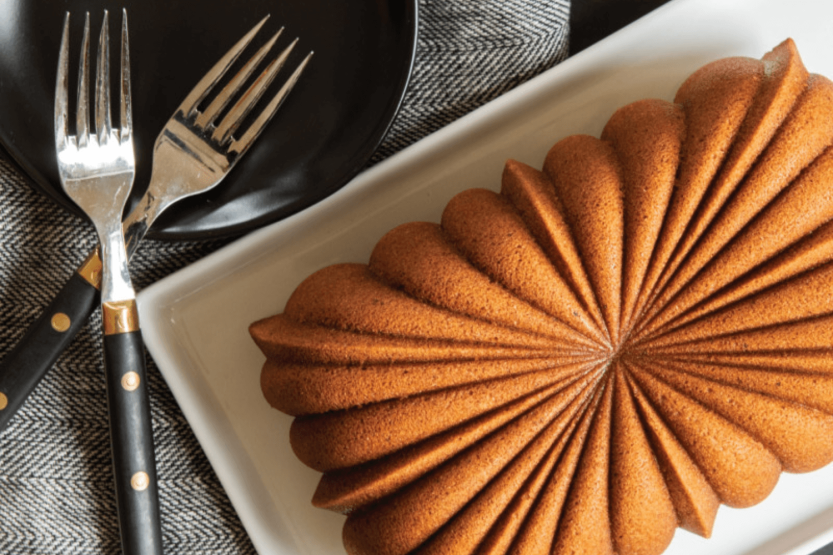 Molde de aluminio fundido plisado dorado Nordic Ware