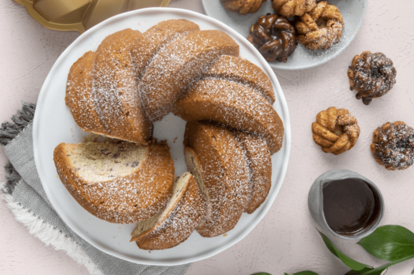 Nordic Ware Bundt Torsadé gold cast aluminium cake tin diameter 27cm