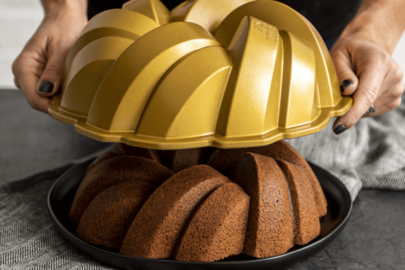 Tortiera Nordic Waret Bundt Torsadé oro in alluminio fuso diametro 27 cm