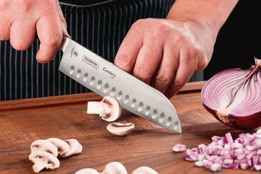 Coltello santoku Tramontina Century con lama forgiata da 13 cm e manico in policarbonato nero
