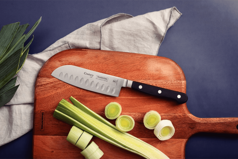 Cuchillo Tramontina Century santoku con hoja forjada de 13 cm y mango de policarbonato negro