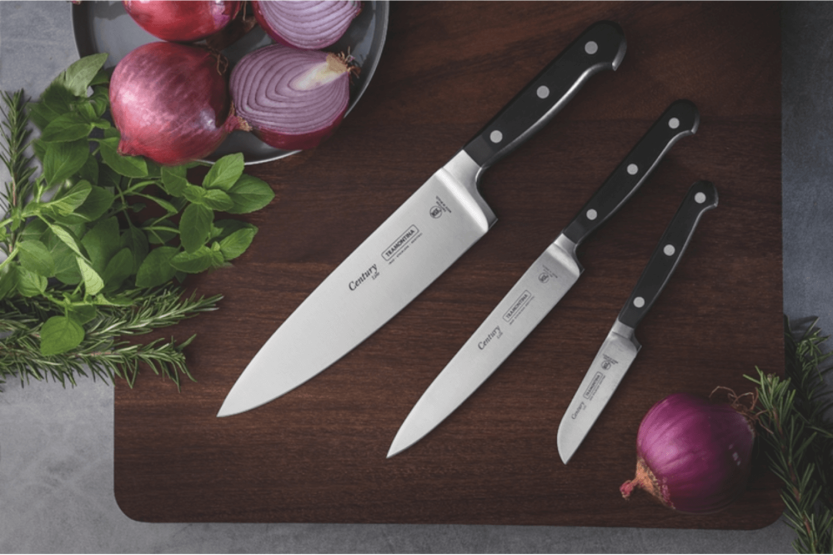 Sett med 3 Tramontina Century smidde kniver med svart polykarbonatskaft