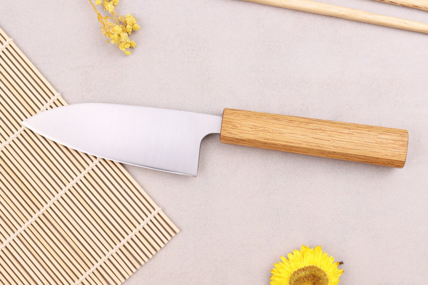 Cuchillo artesano japonés Tsunehisa AUS8 12cm ko-deba con mango de roble