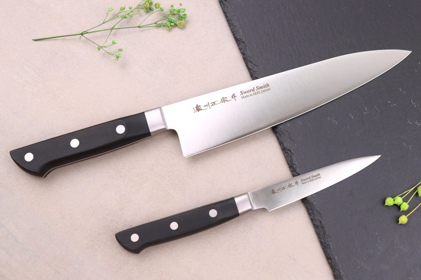 Estuche 2 cuchillos japoneses Satake ABS chef 21cm + office 9cm